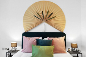 Sleeps 8, Parking, River Views, Chelsea 3 BDR Apt
